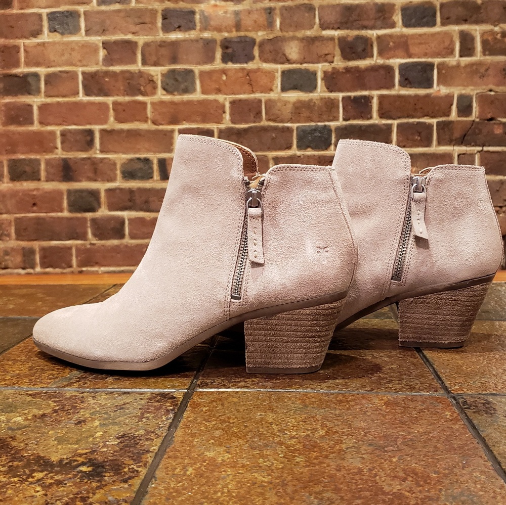 NWT Frye Judy Zip Bootie sz. 10